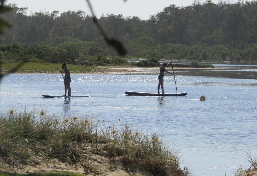 فندق على الطريق Lakes Entrance Waterfront Cottages With King Beds