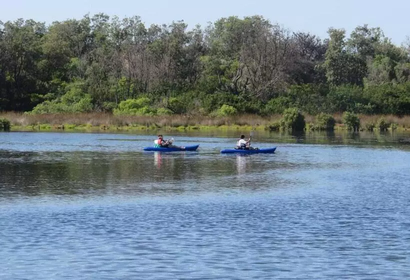 Motelli Lakes Entrance Waterfront Cottages With King Beds