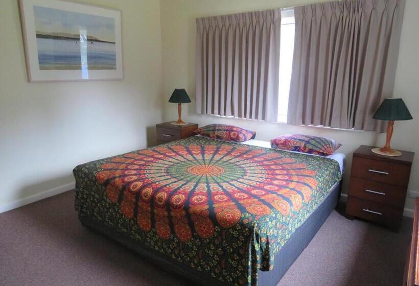 فندق على الطريق Lakes Entrance Waterfront Cottages With King Beds