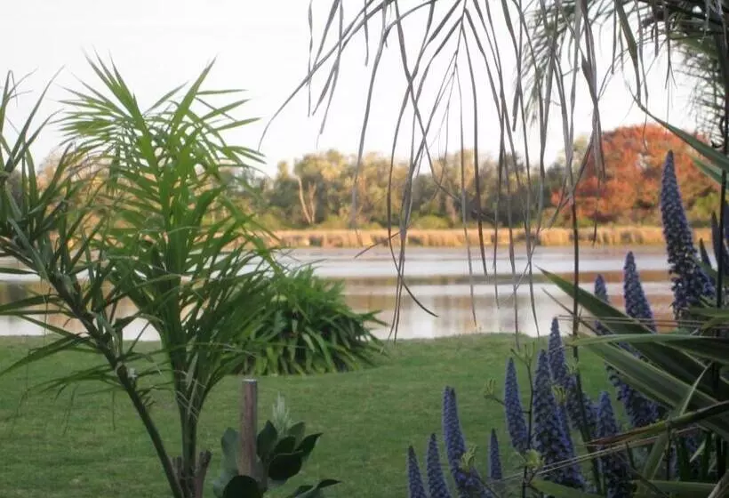 Motelli Lakes Entrance Waterfront Cottages With King Beds