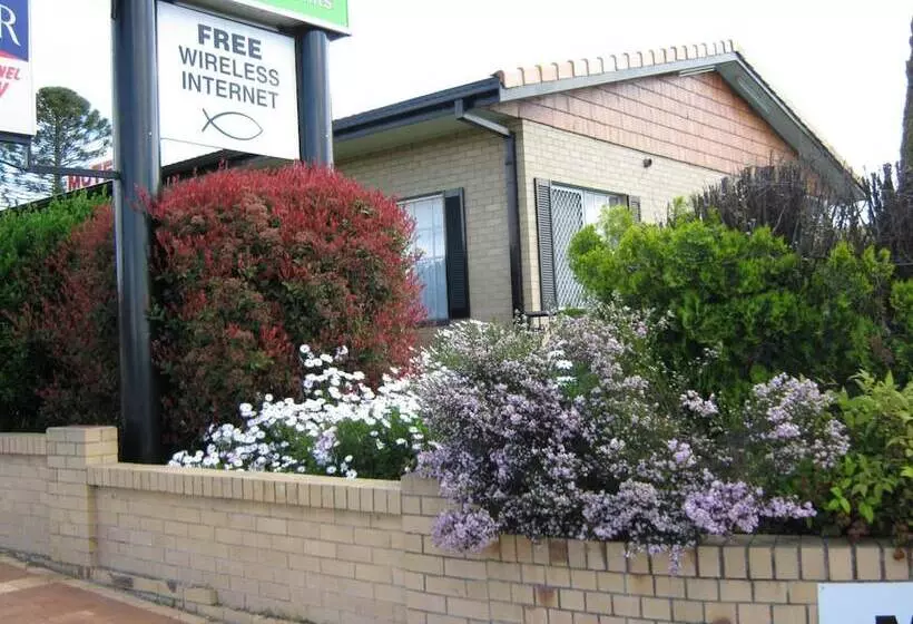 Отель Settlers Motor Inn