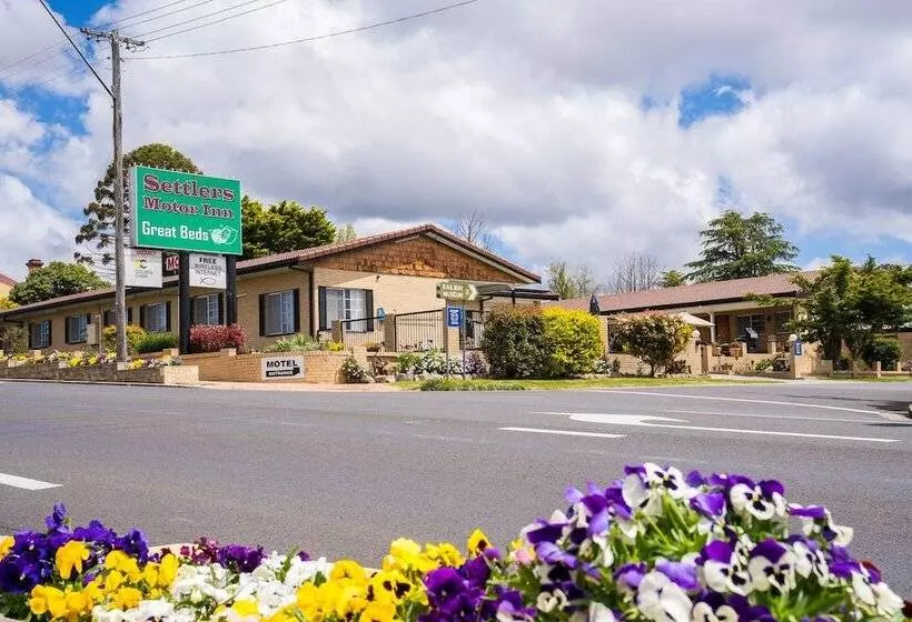 Отель Settlers Motor Inn