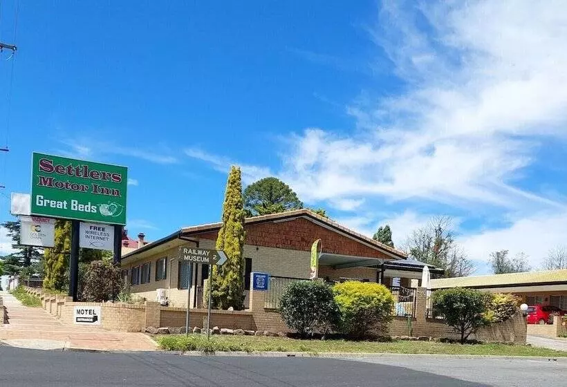 Отель Settlers Motor Inn