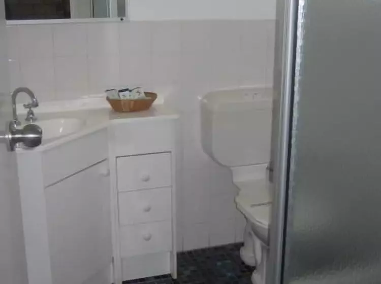 Отель Settlers Motor Inn