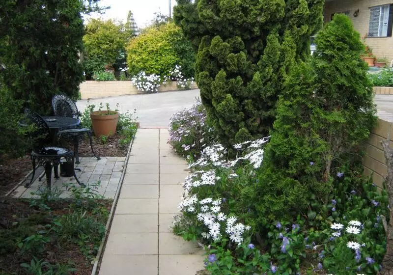 Отель Settlers Motor Inn