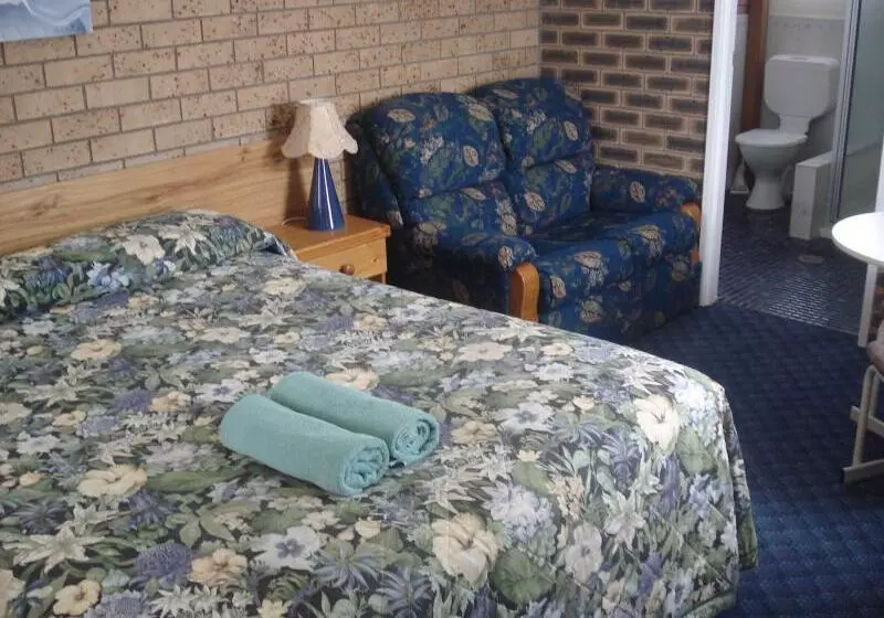 Отель Settlers Motor Inn