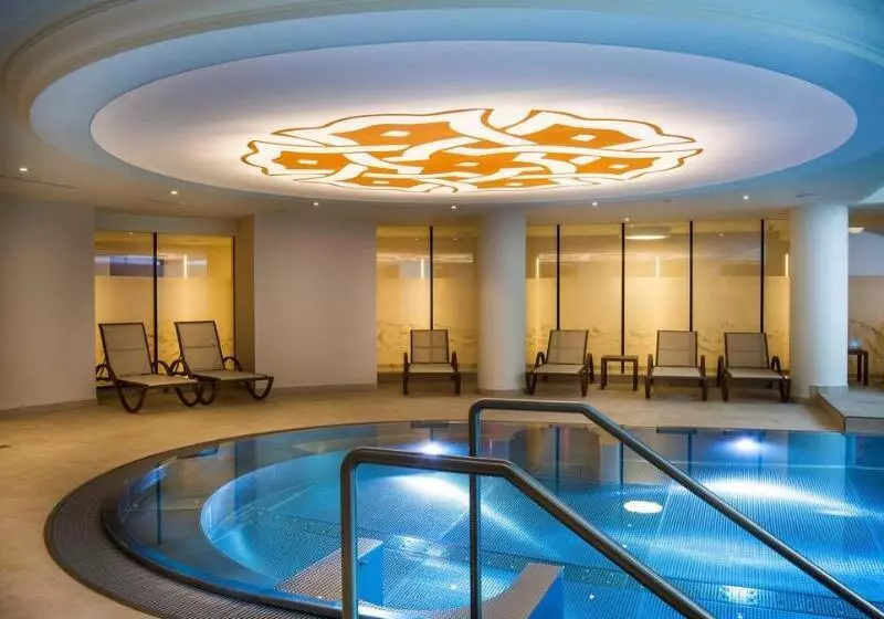 Отель österreichischer Hof Im Bademantel Direkt In Die Alpentherme