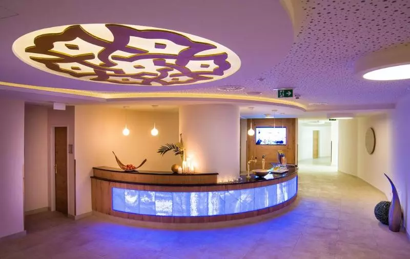 Отель österreichischer Hof Im Bademantel Direkt In Die Alpentherme