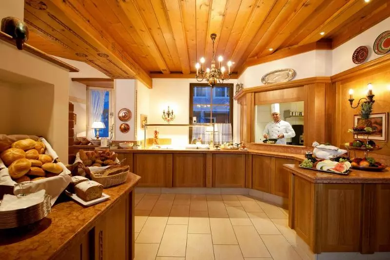 Отель österreichischer Hof Im Bademantel Direkt In Die Alpentherme