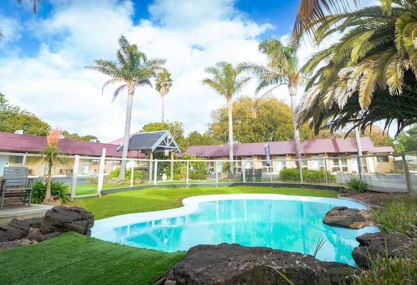 בית מלון כפרי Tropicana Motor Inn