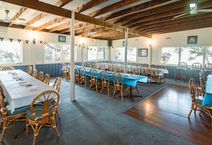 בית מלון כפרי Tropicana Motor Inn