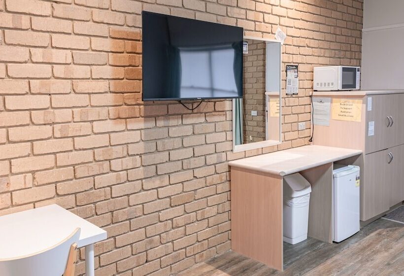 בית מלון כפרי Tropicana Motor Inn