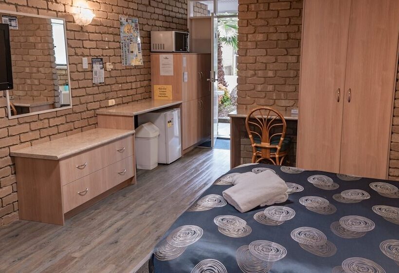 בית מלון כפרי Tropicana Motor Inn