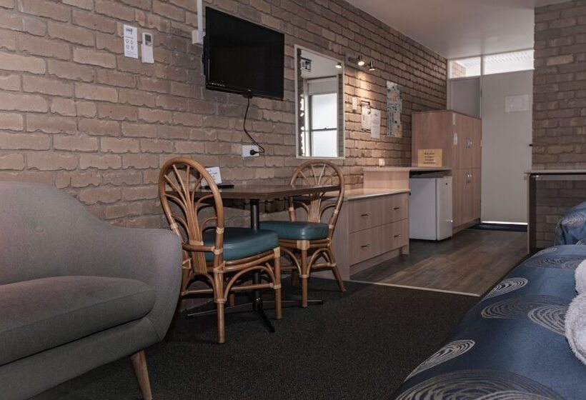 בית מלון כפרי Tropicana Motor Inn