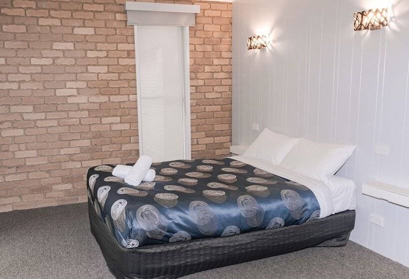 בית מלון כפרי Tropicana Motor Inn