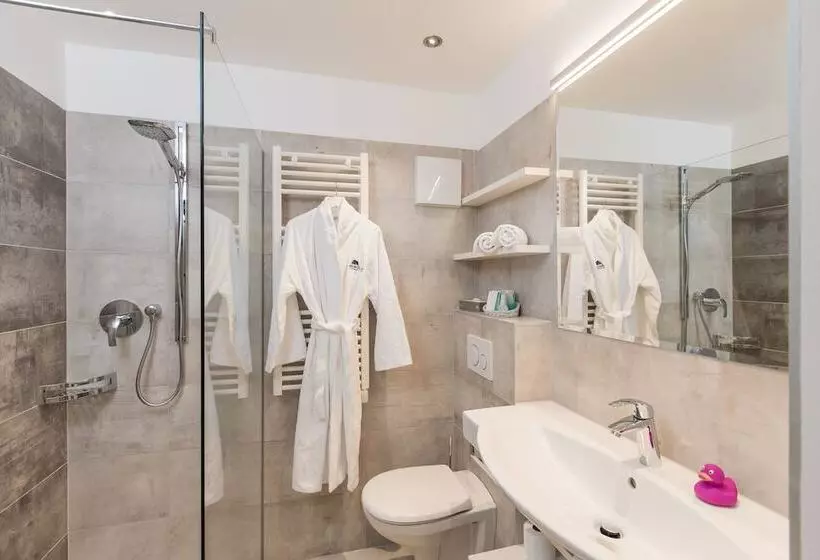 Alpin  Das Sporthotel   Ski In Ski Out Cityxpress, Summercard Included