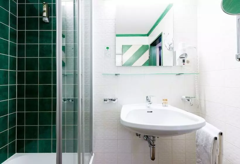 ホテル Schrofenstein