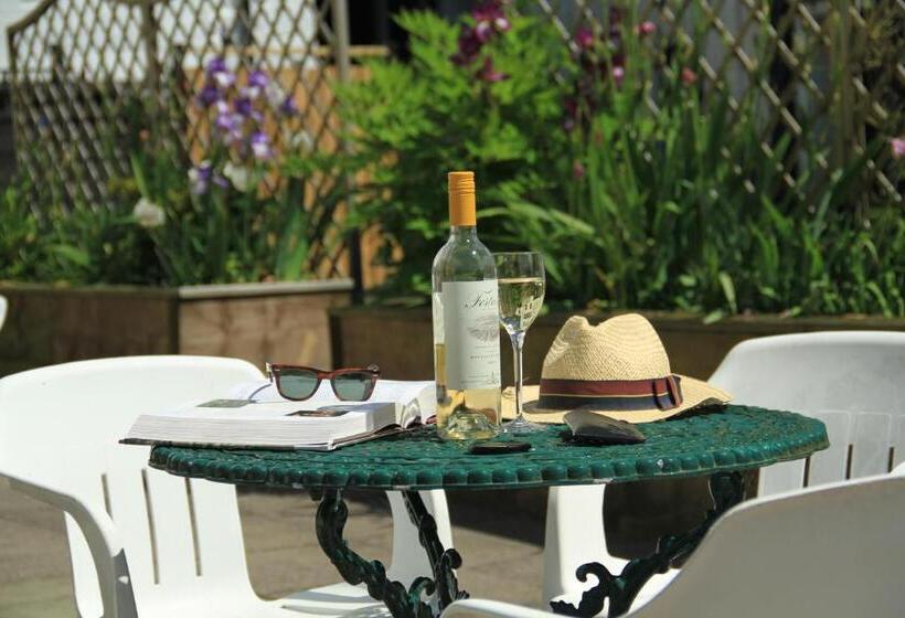 فندق Annandale Arms