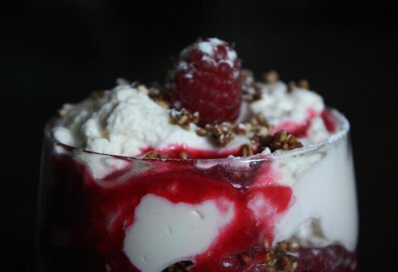 فندق Annandale Arms