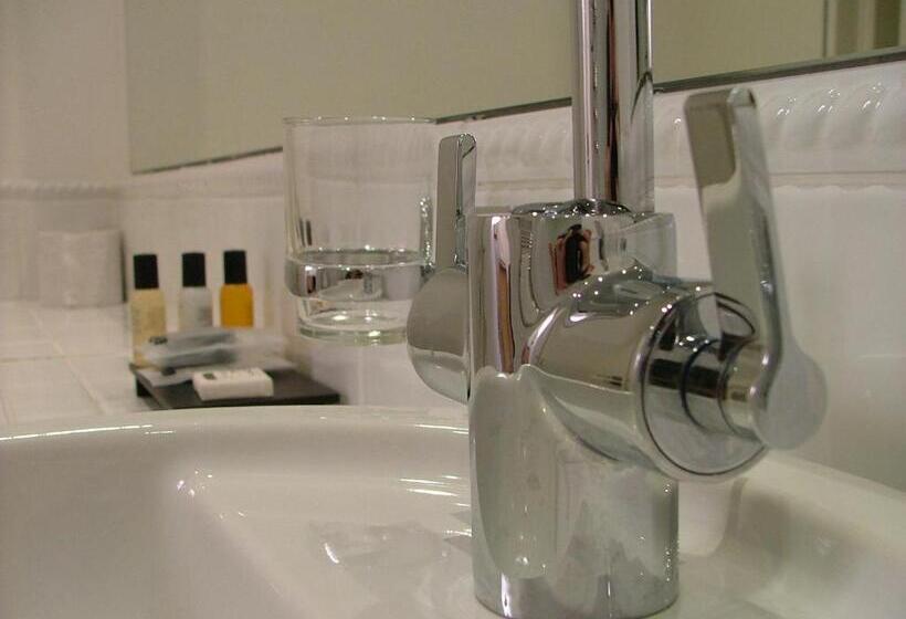 فندق Annandale Arms