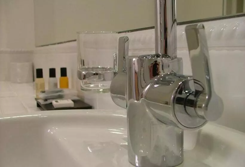 هتل Annandale Arms