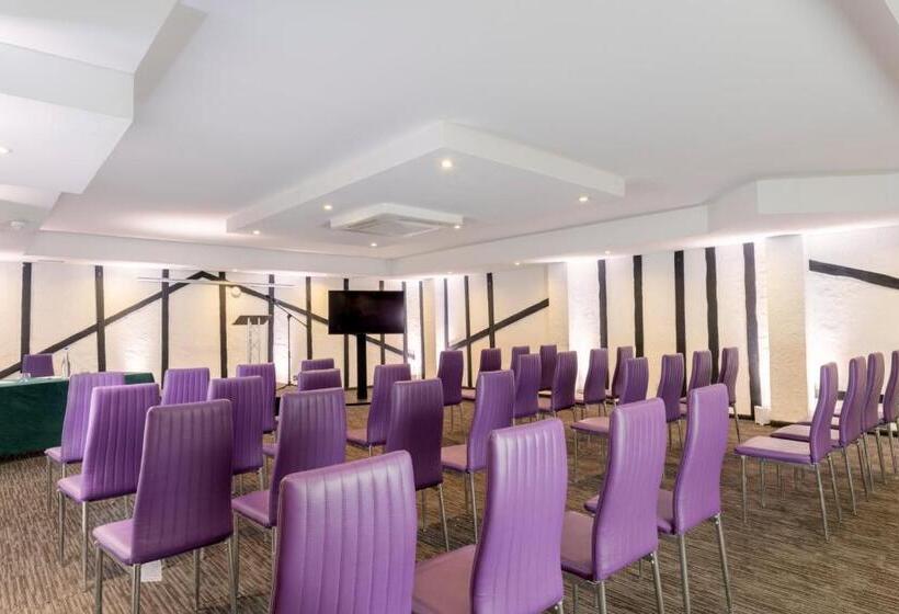 فندق Donnington Manor