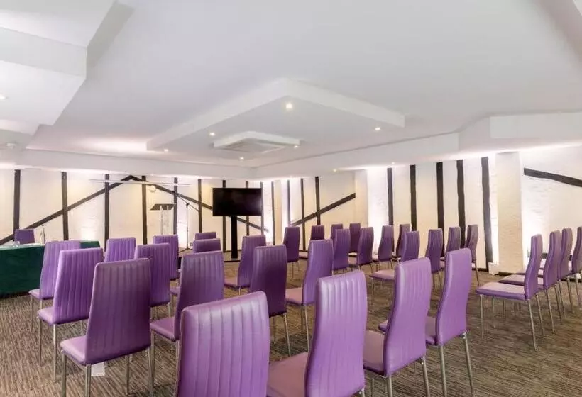 ホテル Donnington Manor