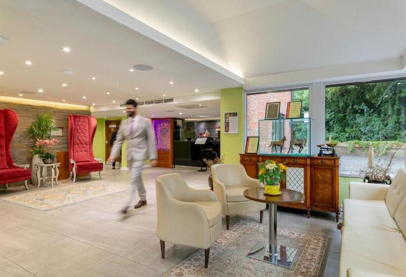 فندق Donnington Manor