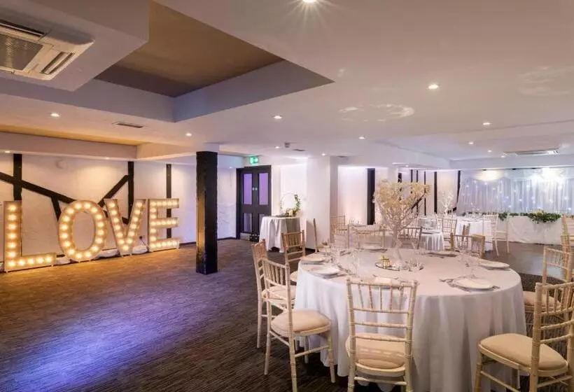 ホテル Donnington Manor