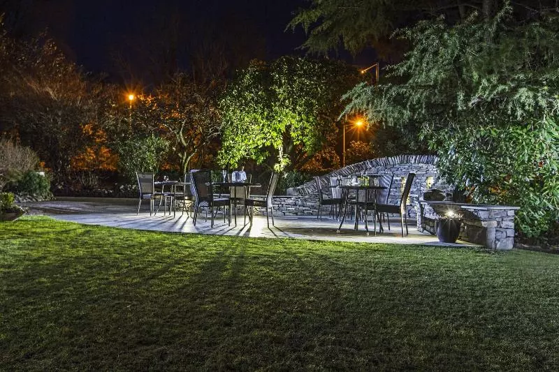 Отель Cedar Manor