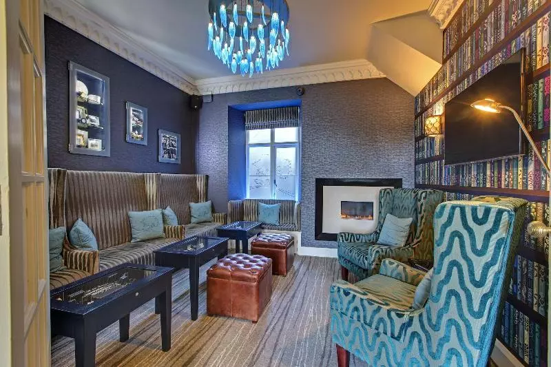 Отель Cedar Manor