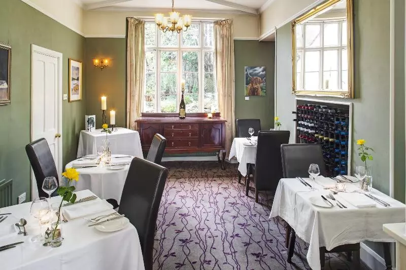 Отель Cedar Manor