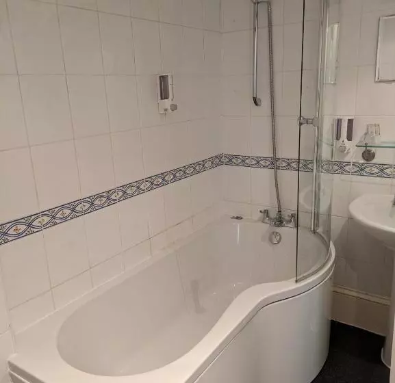 Отель Charles Cotton