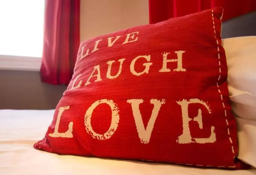 Отель Charles Cotton