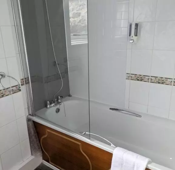 Отель Charles Cotton