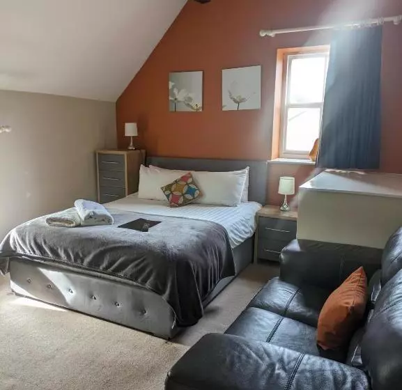 Отель Charles Cotton