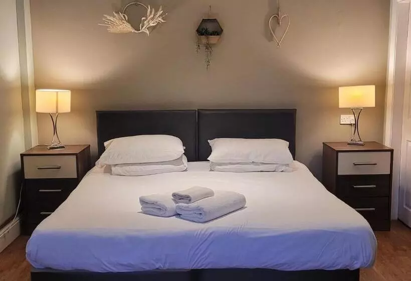 Отель Charles Cotton