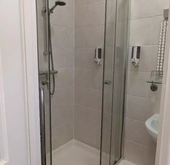 Отель Charles Cotton