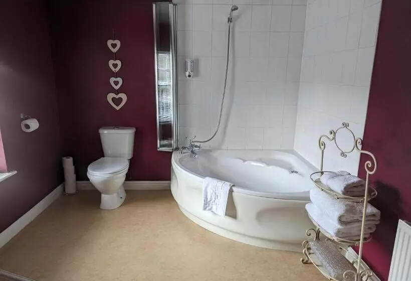 Отель Charles Cotton