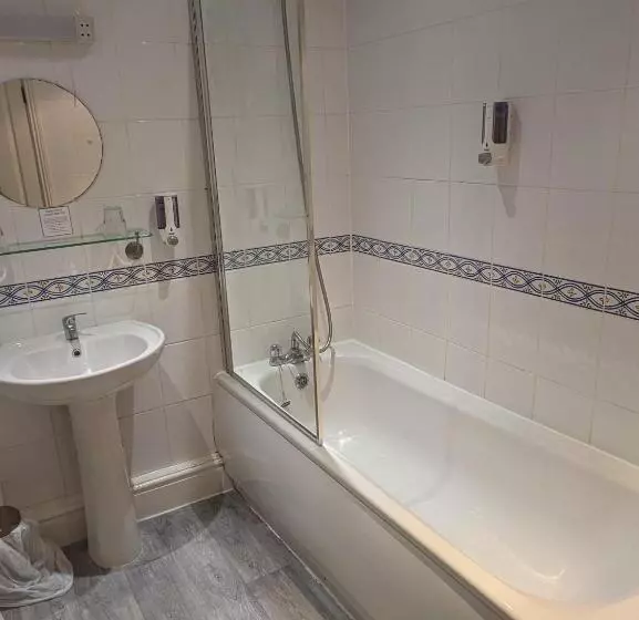 Отель Charles Cotton