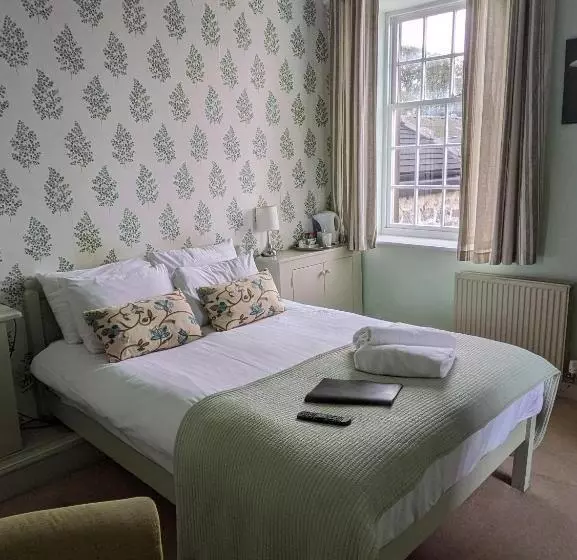 Отель Charles Cotton