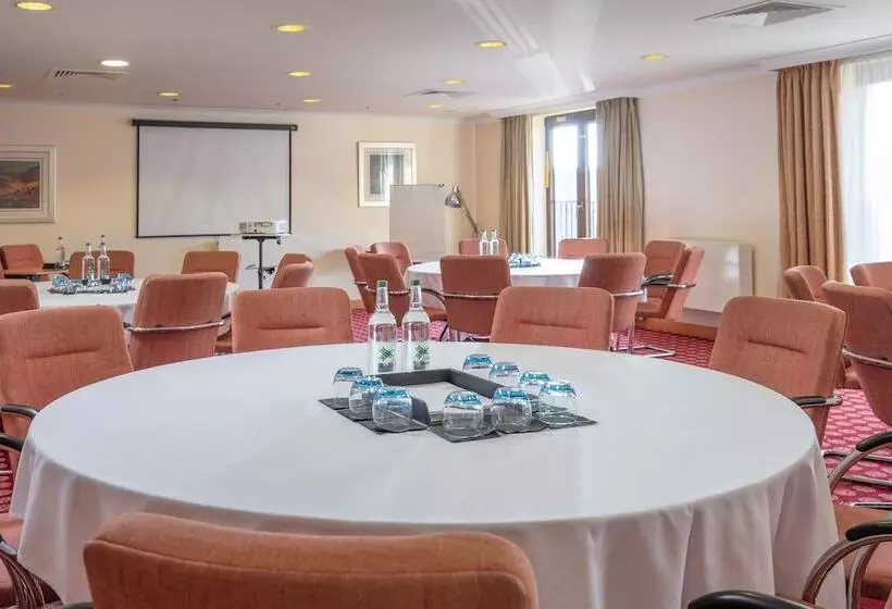 Hampshire Court Hotel & Spa