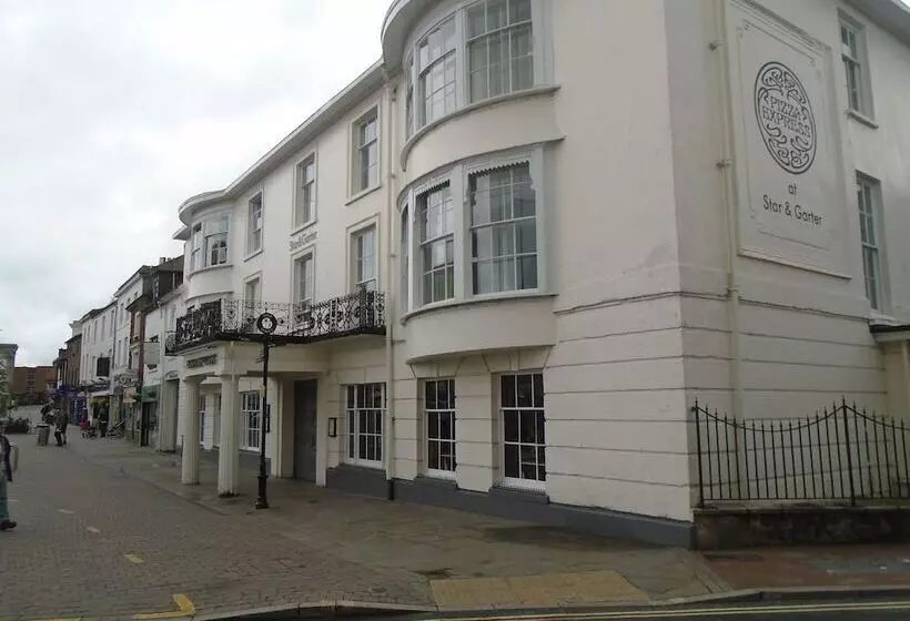 בית מלון כפרי The Star And Garter