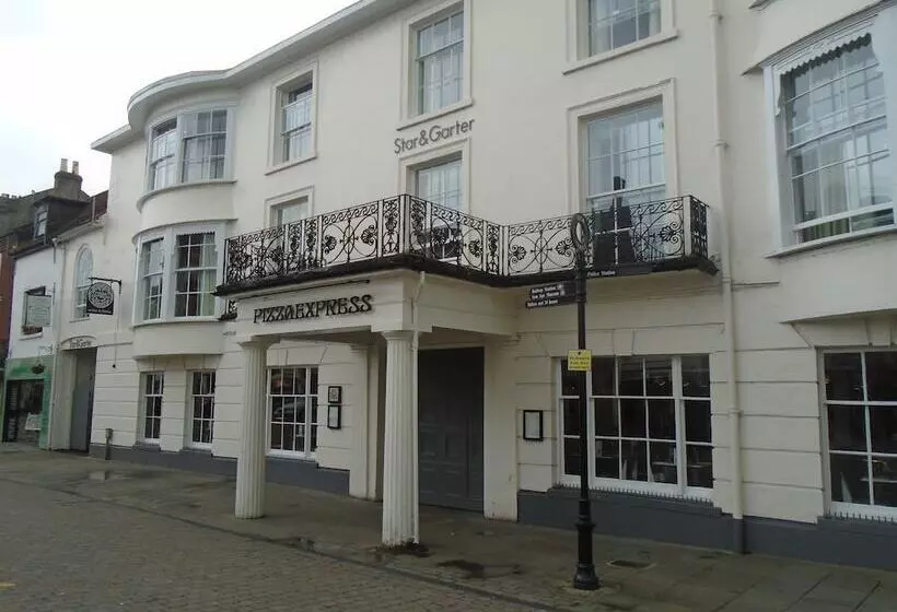 בית מלון כפרי The Star And Garter