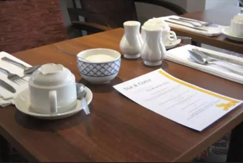 בית מלון כפרי The Star And Garter