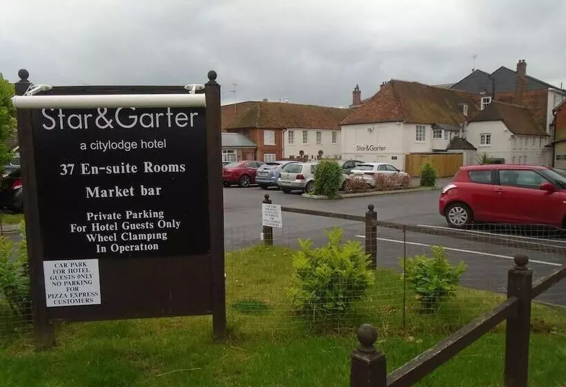 בית מלון כפרי The Star And Garter