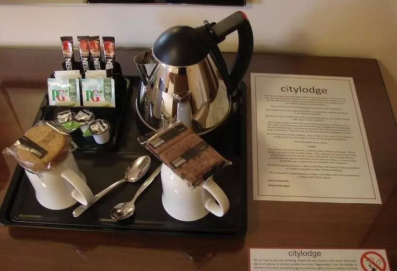 בית מלון כפרי The Star And Garter