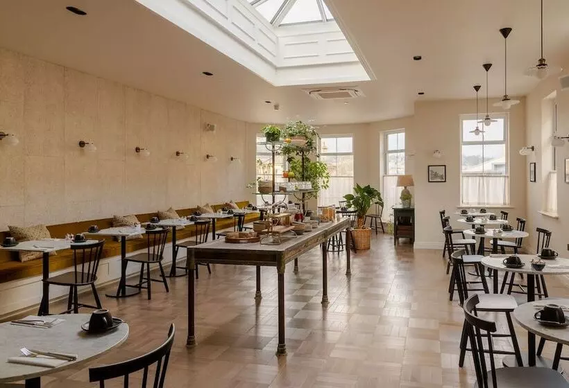 تختخواب و صبحانه Leighton House   Boutique Guesthouse