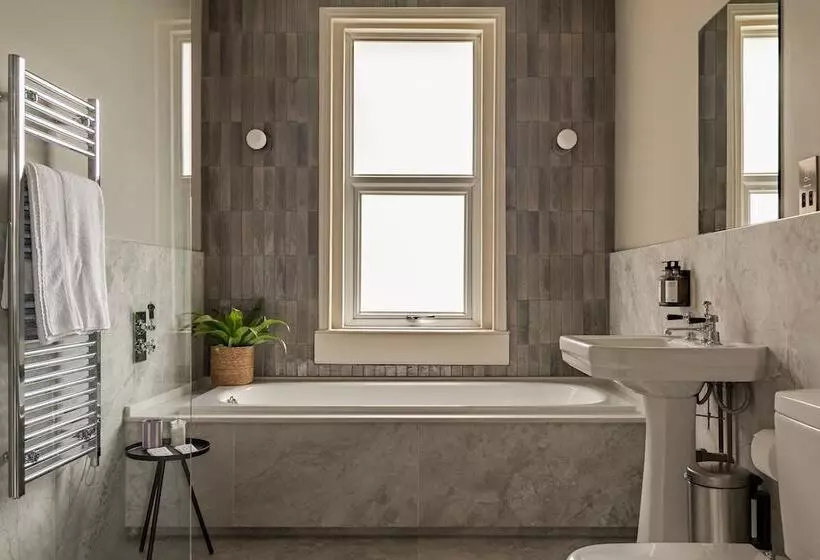 تختخواب و صبحانه Leighton House   Boutique Guesthouse