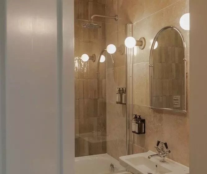 تختخواب و صبحانه Leighton House   Boutique Guesthouse